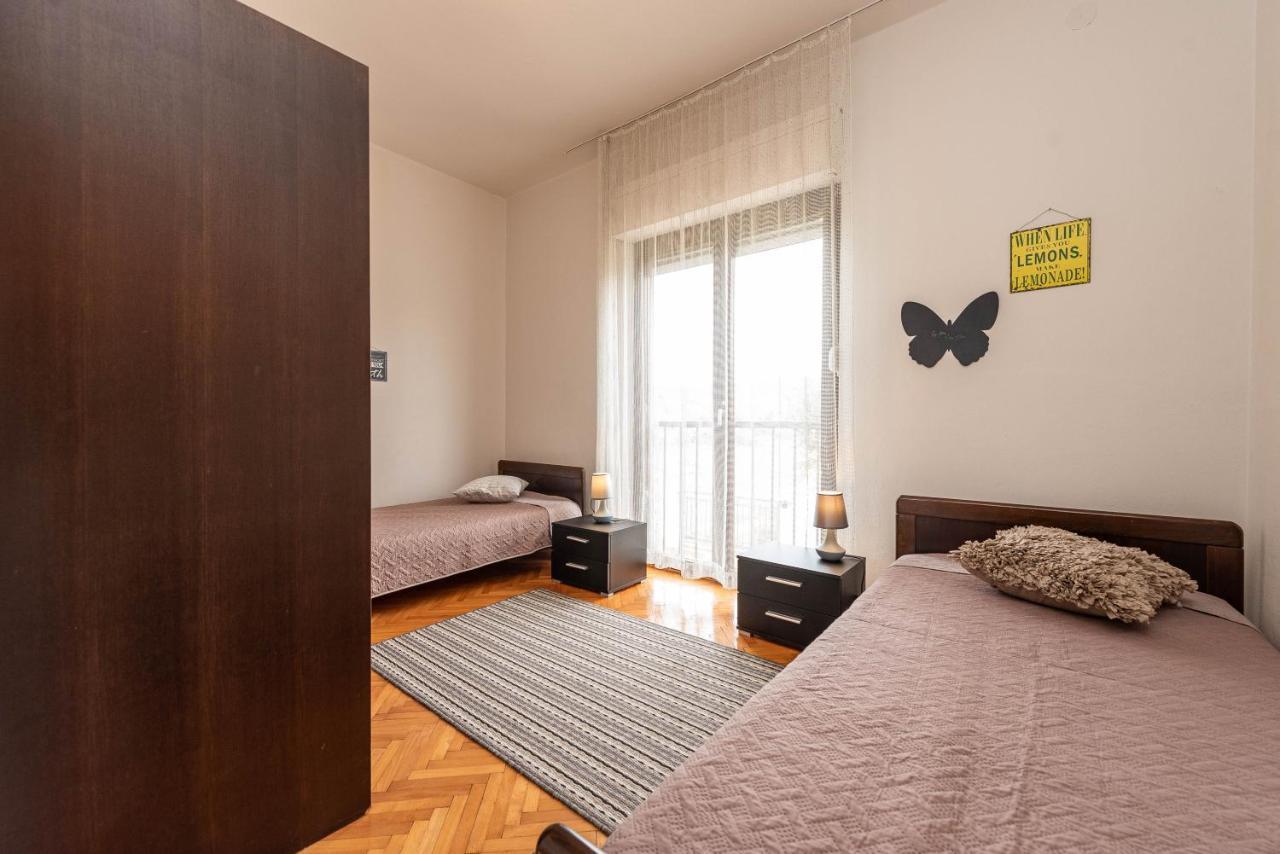 Beachfront Apartment Lostura Турань Экстерьер фото
