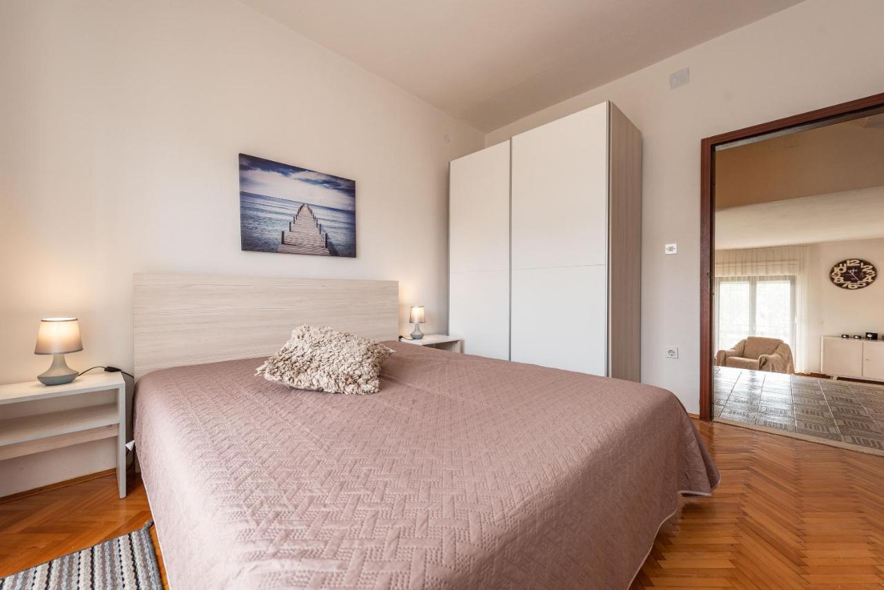 Beachfront Apartment Lostura Турань Экстерьер фото
